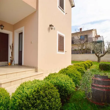 In - Istrien 17457 アパート プーラ