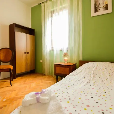 In - Istrien 17457 アパート プーラ