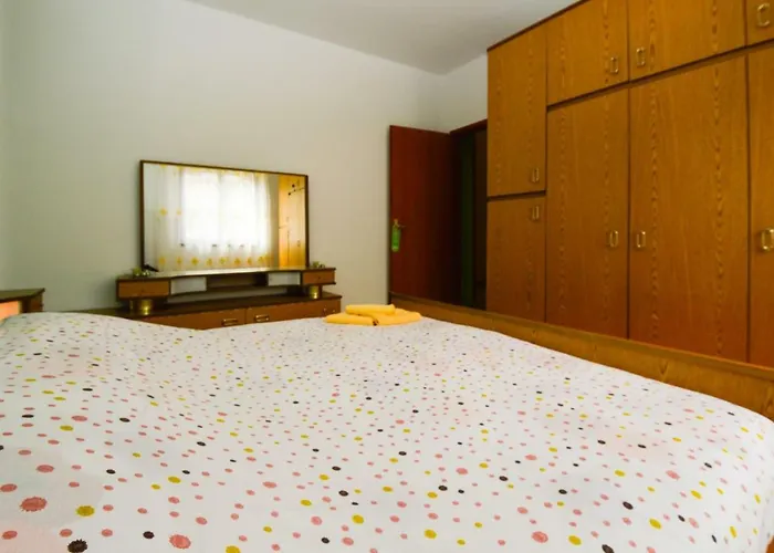 In - Istrien 17457 * بولا